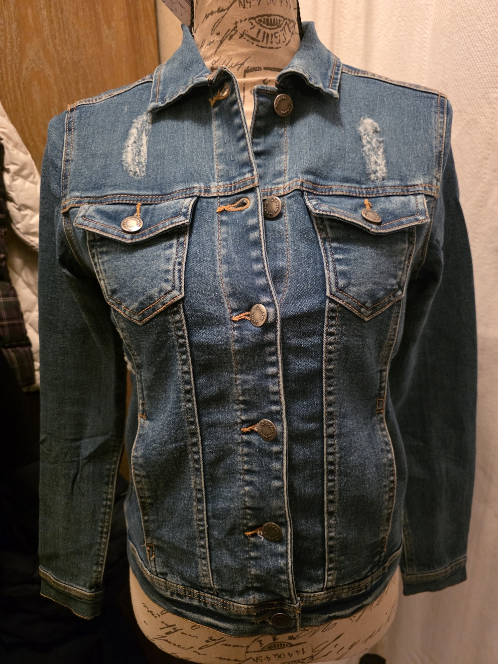 Comfort Denim Classic Blue Distressed Denim Jacket Junior's XL or Women's SMALL